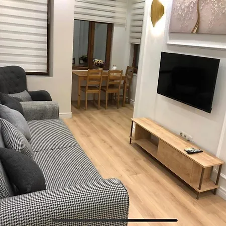 Apartment Tiyatro *